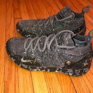 KD 11 “Gold Splatter” Great Condition, SIZE8US